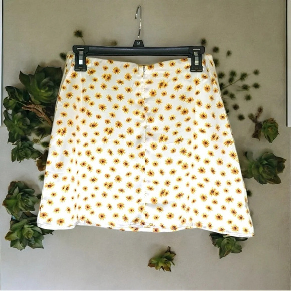 Revolve Yellow White Daisy Slip Skirt Size Small - Picture 3 of 9